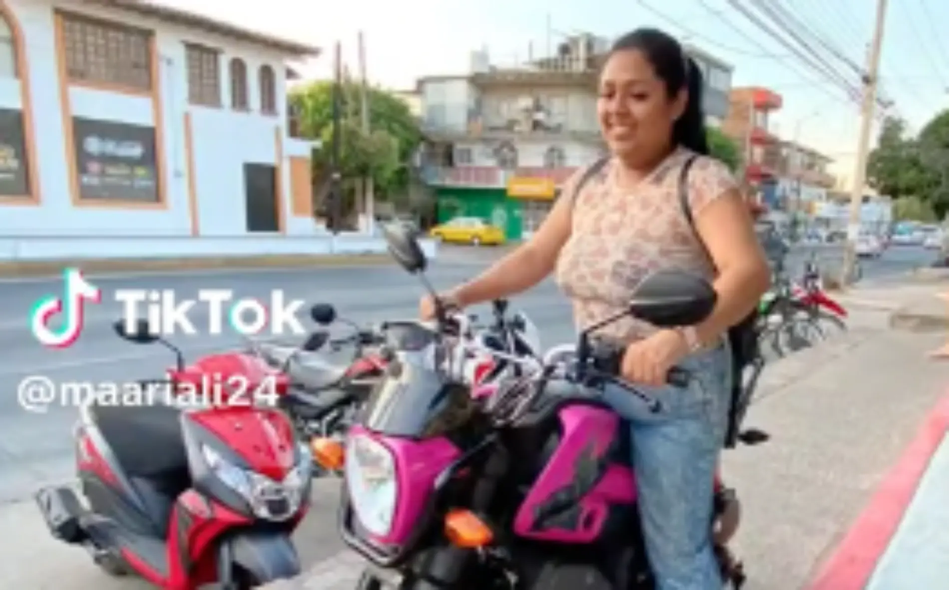 Mujer en moto